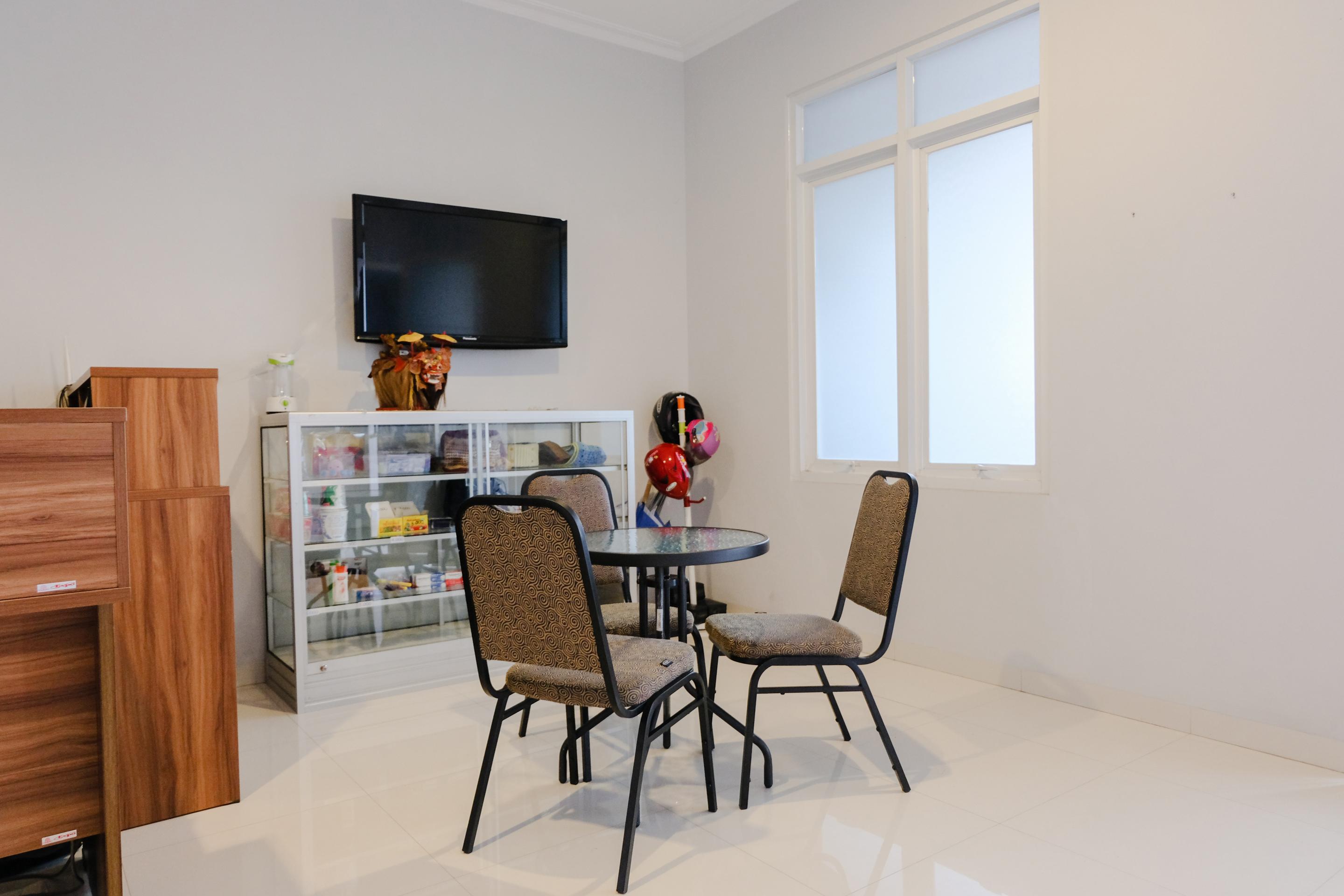 Super Oyo 995 Alice'S Homestay Syariah Jembel Exterior foto